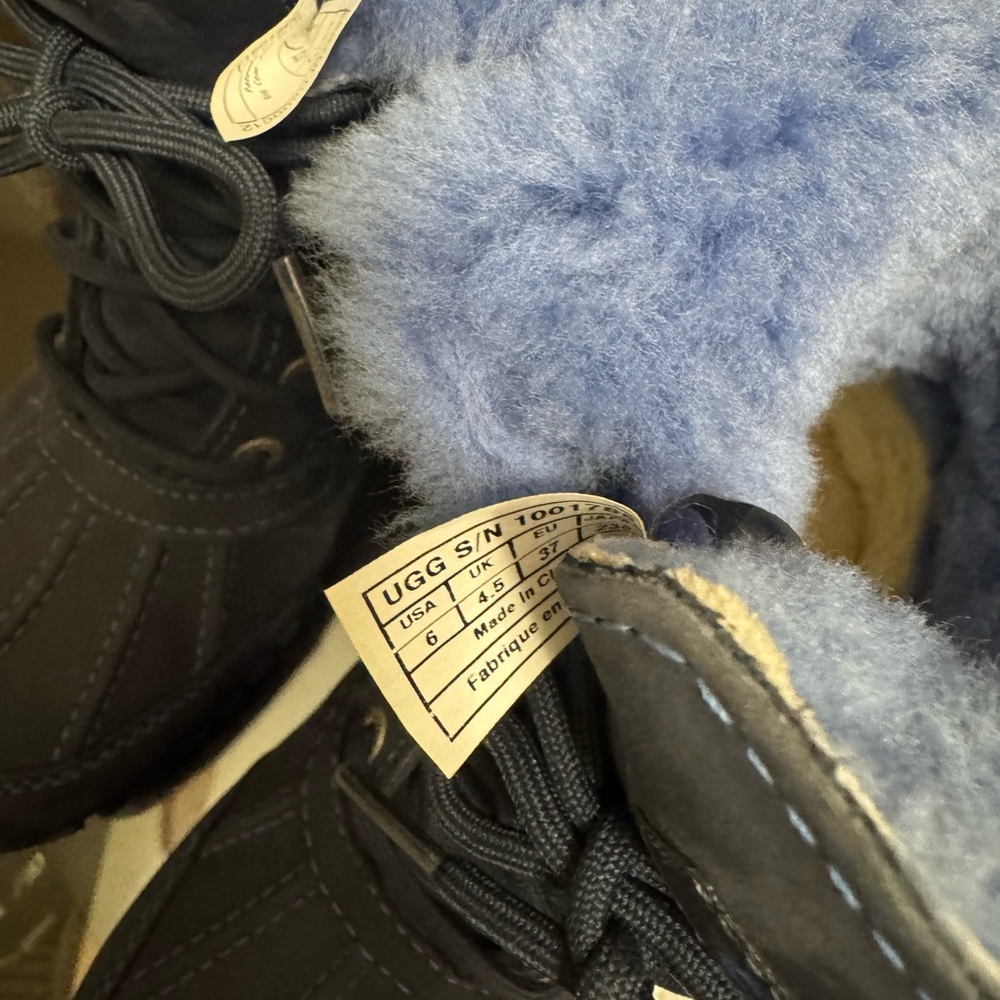 💙💙 UGGS 💙💙 - Picture 7 of 7